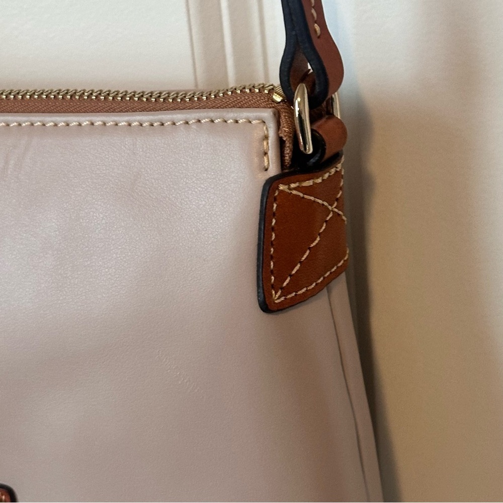 New! Dooney and Bourke Light Blush Pink Wexford Leather Rosie Crossbody Purse - Picture 8 of 16